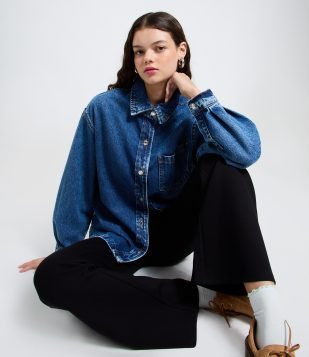 Camisa Oversized em Jeans com Botões Frontais Azul Médio