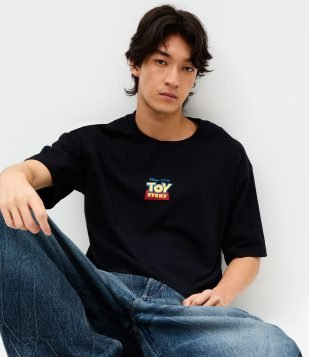 Camiseta Comfort em Algodão com Estampa Toy Story Amigos Preto