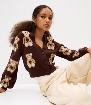 Cardigan Curto em Jacquard com Botões e Ursinhos em Repetição Marrom