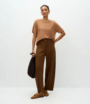 Blusa em Suede com Gola Contrastante Marrom