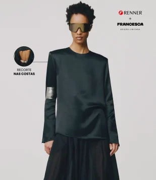Blusa em Viscose Acetinada com Abertura nas Costas e Barra Assimétrica Preto