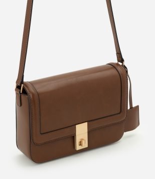 Bolsa Transversal Média em Couro com Alça Longa Ajustável Marrom
