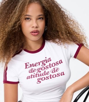 Camiseta em Algodão com Lettering Energia de Gostosa e Detalhes Contrastantes Branco