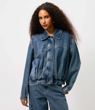 Jaqueta Jeans com Pregas Frontais e Posteriores Azul