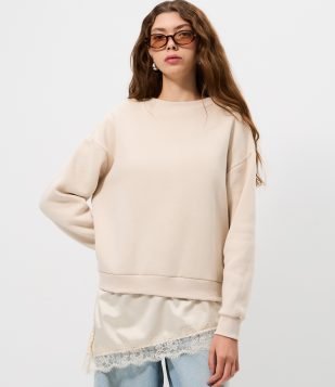 Moletom Oversized e Aplicação de Renda na Barra Off White