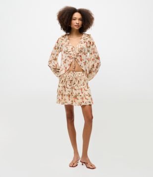 Saia Curta em Chiffon com Estampa Flores e Babados Bege