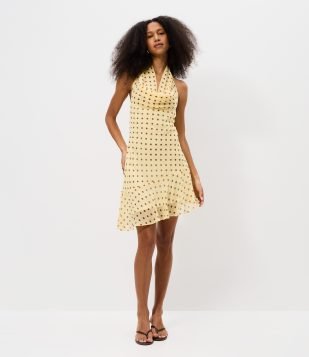 Vestido Curto em Chiffon com Estampa Poá e Decote Degagê Amarelo