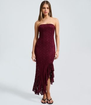 Vestido Tomara que Caia em Renda com Babado Assimétrico Vinho