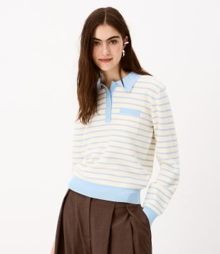 Blusa em Tricô Listrada com Gola Polo e Botões Bege