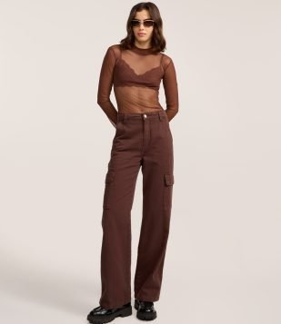 Blusa em Tule com Gola Alta e Franzidos Marrom