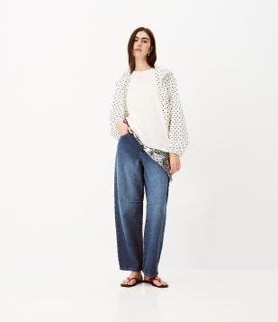 Calça Baggy em Jeans com Cintura Média Chaveiro de Pérolas e Coração Escuro