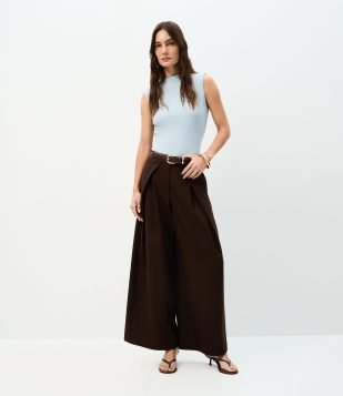 Calça Barrel Alfaiatada com Recortes Laterais Marrom