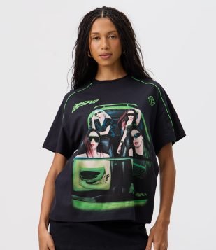 Camiseta Manga Curta com Estampa AESPA e Detalhes Contrastantes Preto