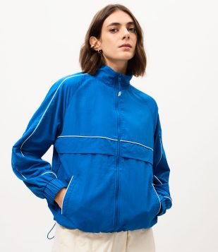 Jaqueta Oversized Esportiva em Microfibra com Detalhe Contrastante Azul