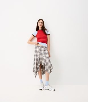 Saia New Midi em Viscose Xadrez com Barra Assimétrica Cinza