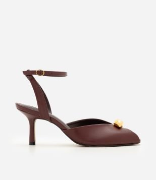 Sapato Peep Toe em PU com Enfeite Metálico Bordô