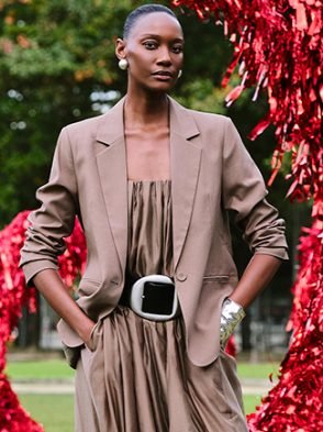Look monocromático marrom: como usar a cor queridinha da estação