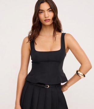 Blusa Alfaiatada com Decote Quadrado e Barra Estruturada Preto