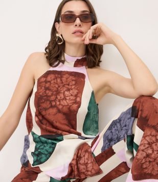 Blusa com Estampa Abstrata e Barra Assimétrica Multicores