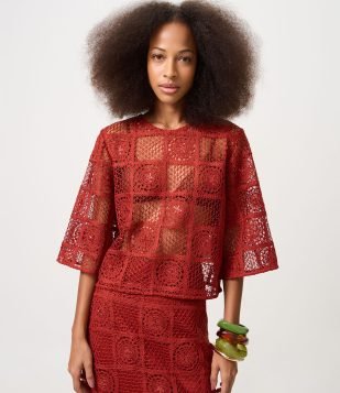 Blusa em Crochê com Paetês e Bordado Abstrato Vermelho