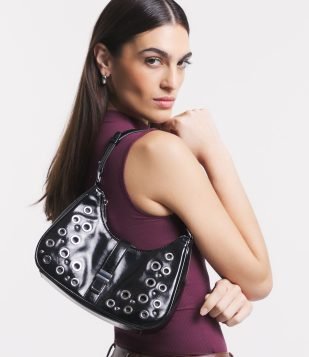 Bolsa Baguete em PU com Detalhes de Ilhós Preto