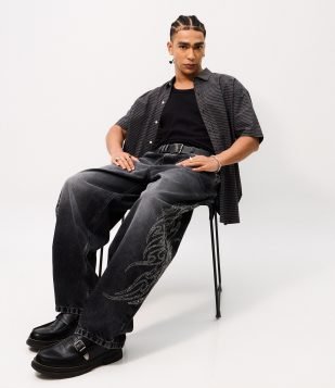 Calça Jeans Baggy Balloon com Aplicações Laterais Preto