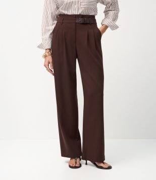 Calça Wide Leg Alfaiatada com Cinto em PU Marrom
