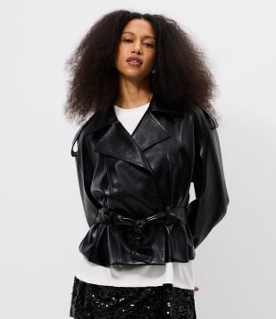 Jaqueta Trench Coat em PU com Cinto Preto