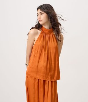 Blusa em Cetim com Gola Alta Laranja