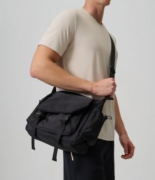 Bolsa Cross Body com Bolsos Ajustáveis Preto