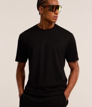 Camiseta Comfort Esportiva em Malha Tecnológica com Tecnologia Dry Preto