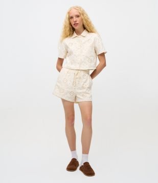 Short Cintura Alta em Laise com Cós Elástico Off White