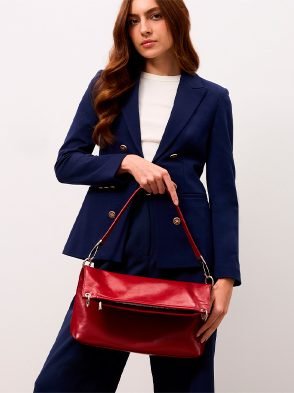 Bolsa colorida: escolher bem é a chave pra combinar com diferentes looks